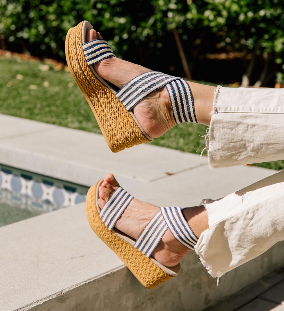 linen pants wedge shoes